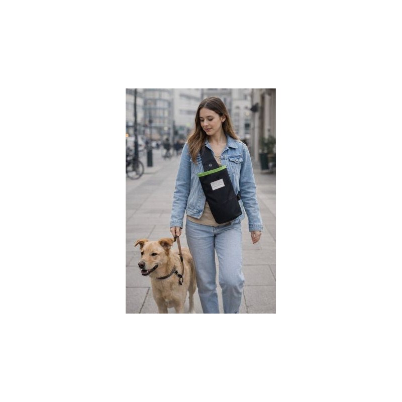 Crossbody v praxi na venčení psa