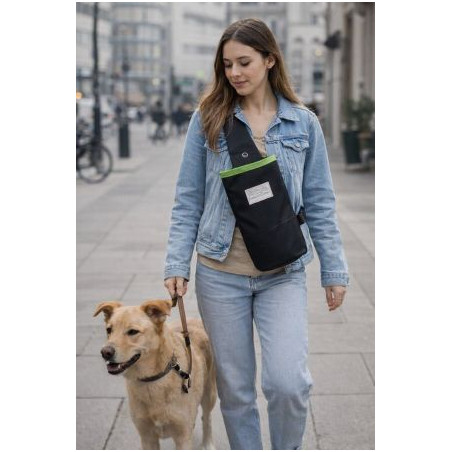 Crossbody v praxi na venčení psa